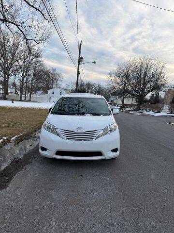 2016 Toyota Sienna LE AWD photo