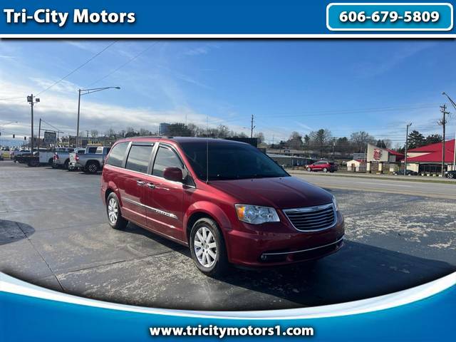 2016 Chrysler Town and Country Touring FWD photo