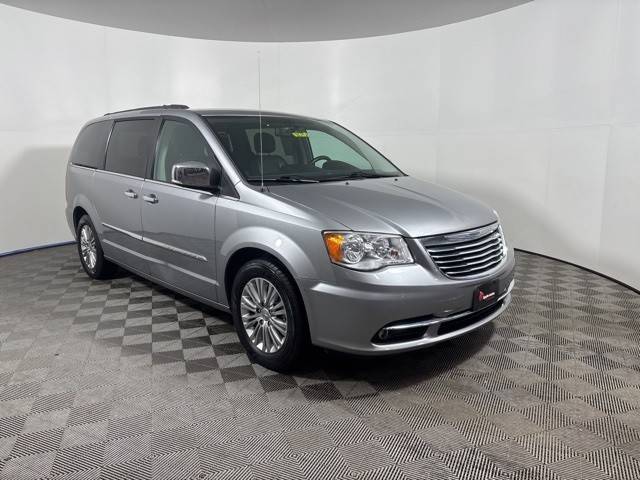 2016 Chrysler Town and Country Touring-L FWD photo