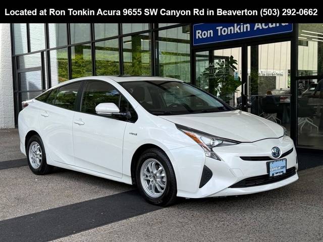 2016 Toyota Prius Three FWD photo