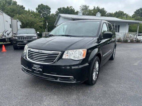 2015 Chrysler Town and Country Touring-L FWD photo