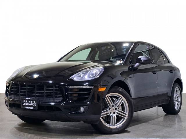 2016 Porsche Macan S AWD photo