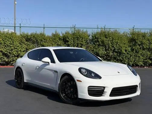 2016 Porsche Panamera GTS AWD photo