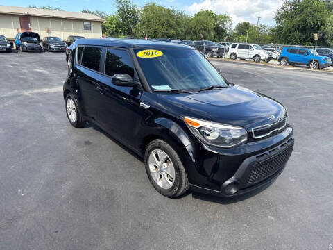 2016 Kia Soul Base FWD photo