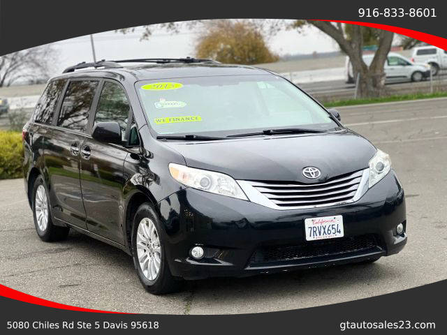 2015 Toyota Sienna XLE FWD photo