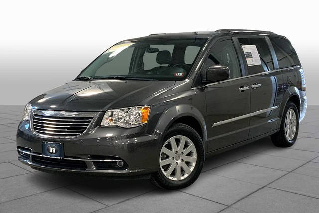 2016 Chrysler Town and Country Touring FWD photo