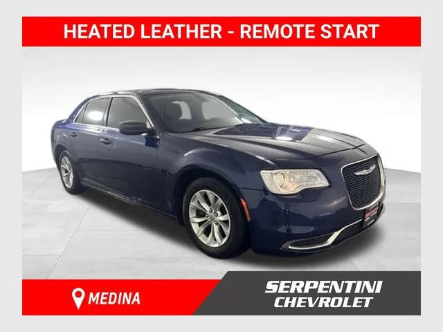 2016 Chrysler 300 Limited RWD photo