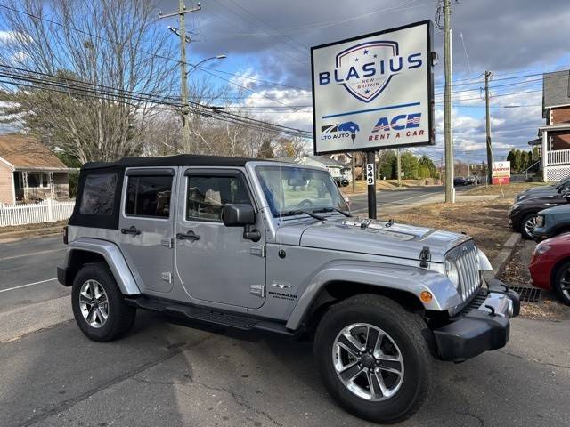 2016 Jeep Wrangler Unlimited Sahara 4WD photo