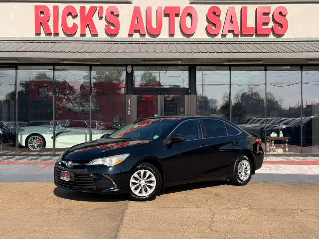 2016 Toyota Camry LE FWD photo