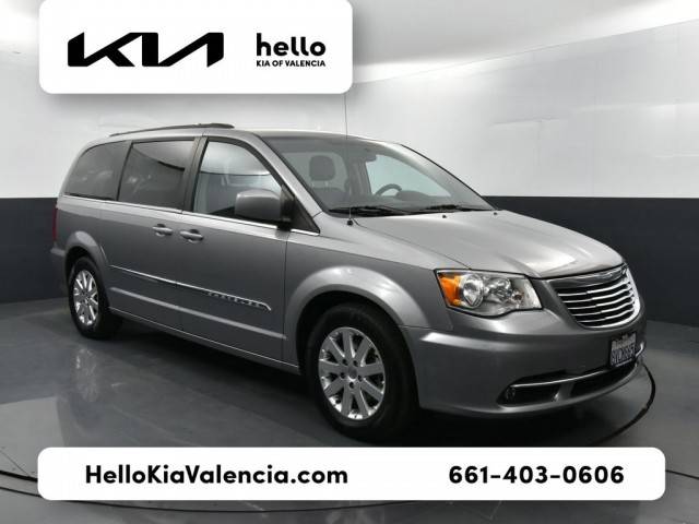 2016 Chrysler Town and Country Touring FWD photo