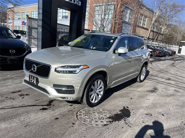 2016 Volvo XC90 T6 Momentum AWD photo