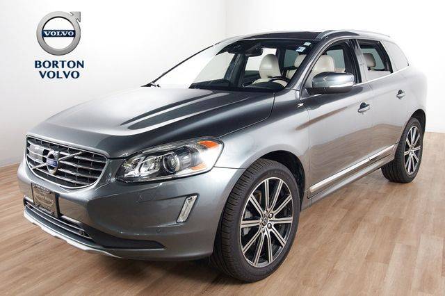 2016 Volvo XC60 T6 Drive-E Platinum AWD photo