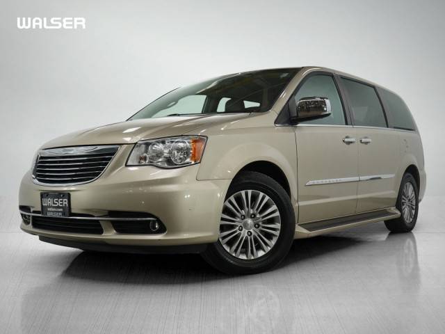 2016 Chrysler Town and Country Touring-L FWD photo