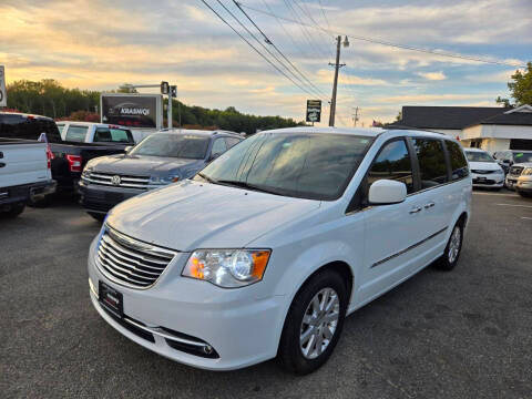 2016 Chrysler Town and Country Touring FWD photo