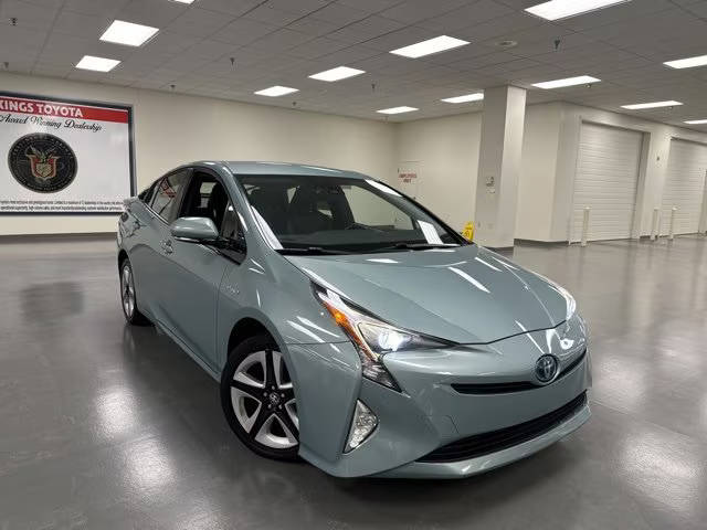 2016 Toyota Prius Three Touring FWD photo