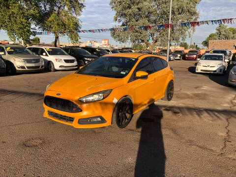 2016 Ford Focus ST FWD photo