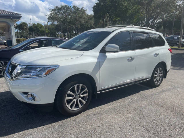 2016 Nissan Pathfinder SL FWD photo