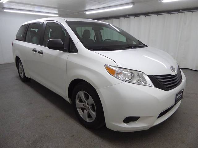 2016 Toyota Sienna L FWD photo