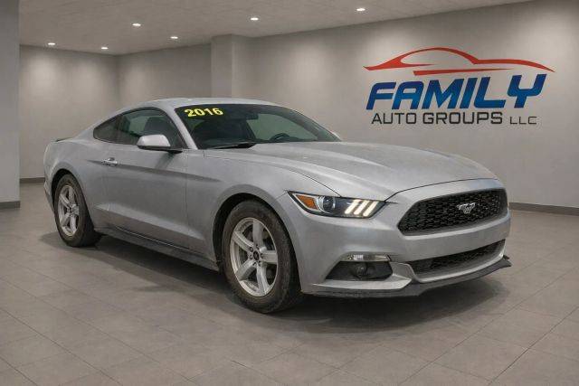2016 Ford Mustang V6 RWD photo