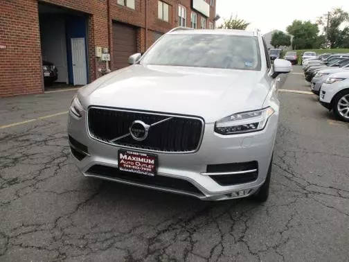 2016 Volvo XC90 T6 Momentum AWD photo