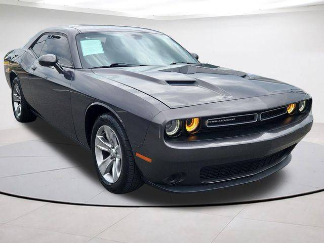 2016 Dodge Challenger SXT RWD photo