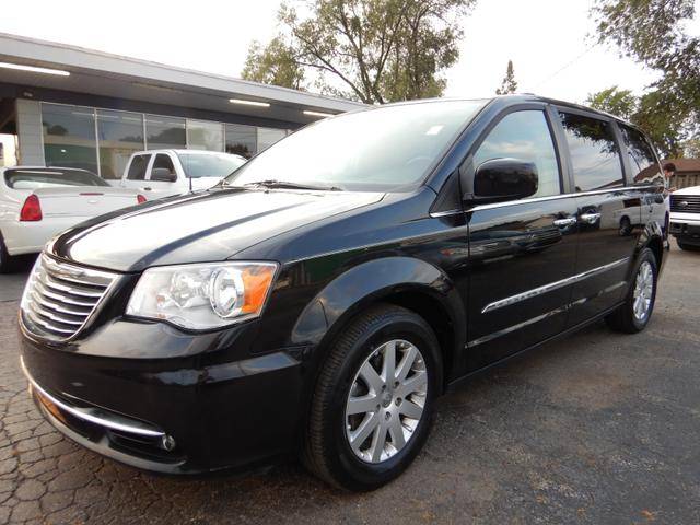 2016 Chrysler Town and Country Touring FWD photo