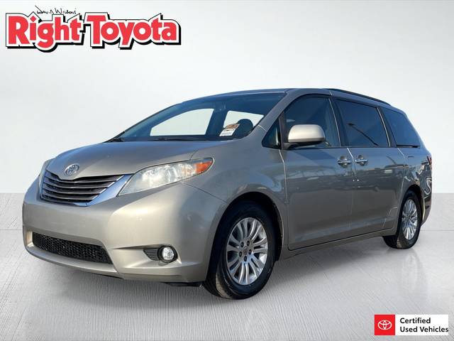 2016 Toyota Sienna XLE FWD photo