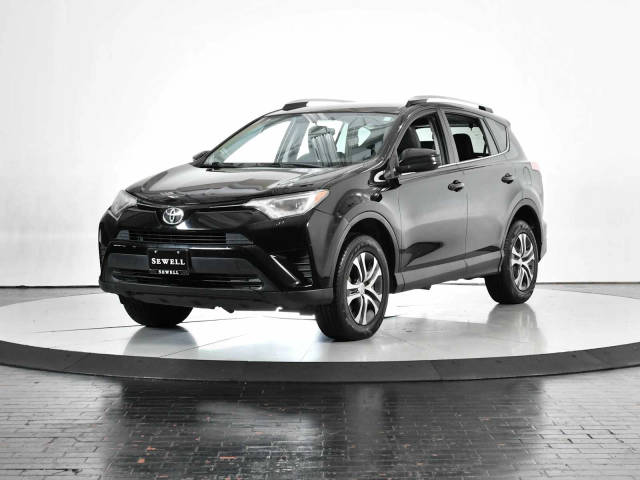 2016 Toyota RAV4 LE FWD photo