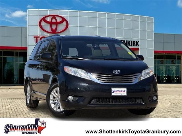 2016 Toyota Sienna XLE FWD photo