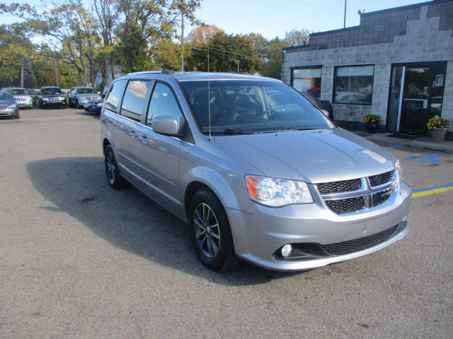 2016 Dodge Grand Caravan SXT Plus FWD photo