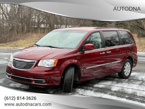 2016 Chrysler Town and Country Touring FWD photo