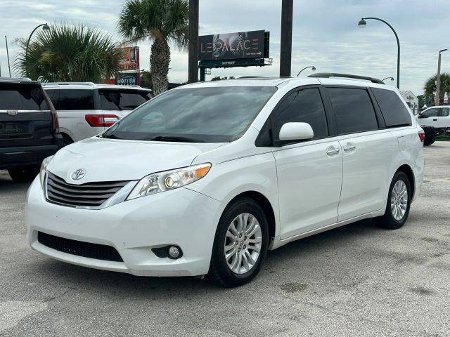 2016 Toyota Sienna XLE FWD photo
