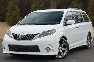 2016 Toyota Sienna SE FWD photo