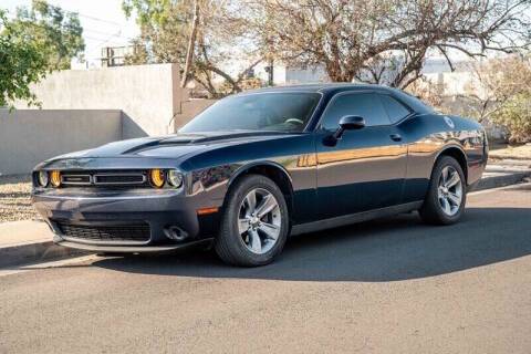 2016 Dodge Challenger SXT RWD photo