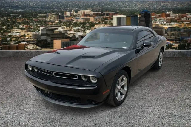 2016 Dodge Challenger SXT RWD photo
