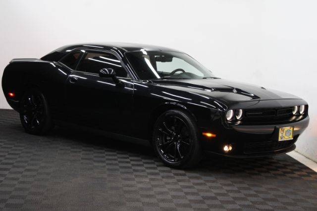 2016 Dodge Challenger SXT RWD photo