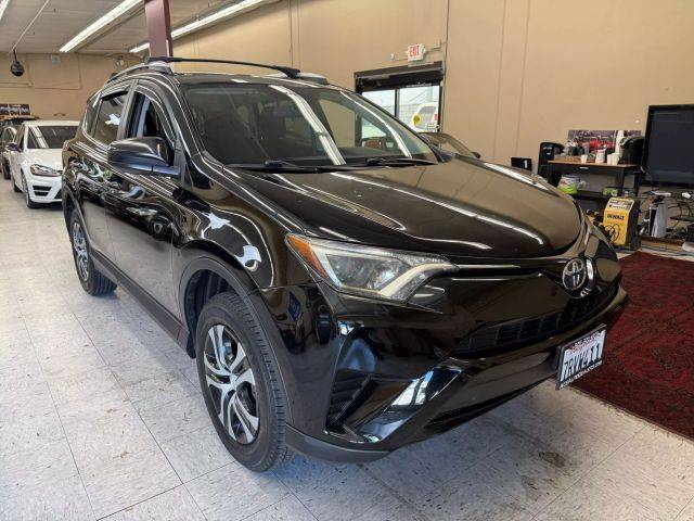 2016 Toyota RAV4 LE FWD photo