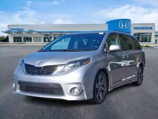 2016 Toyota Sienna SE FWD photo