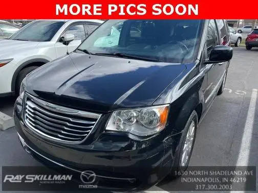 2016 Chrysler Town and Country Touring FWD photo