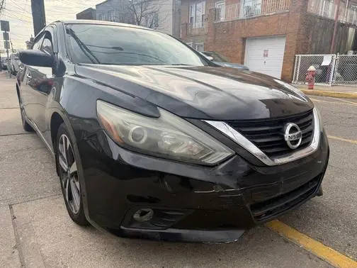 2016 Nissan Altima 2.5 SR FWD photo