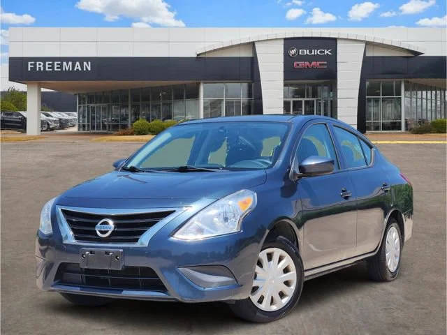 2016 Nissan Versa S FWD photo