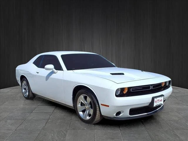 2016 Dodge Challenger SXT RWD photo