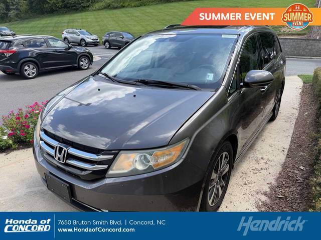 2016 Honda Odyssey Touring FWD photo