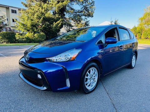 2016 Toyota Prius v Three FWD photo
