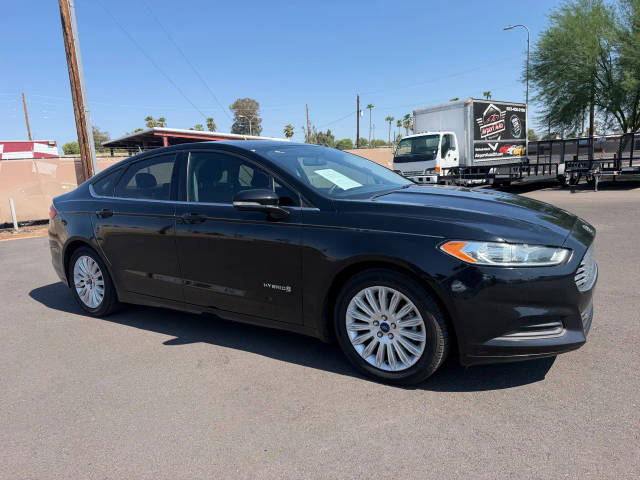2016 Ford Fusion SE Hybrid FWD photo