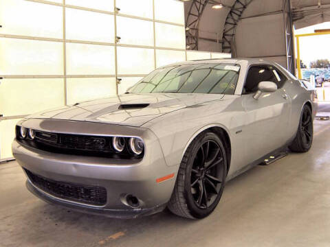2016 Dodge Challenger R/T Plus RWD photo