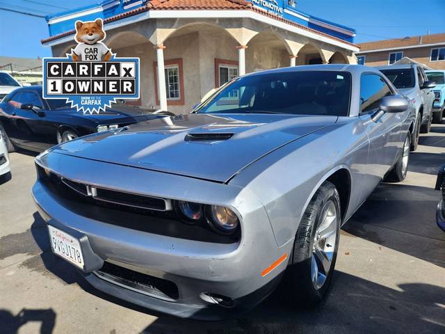 2016 Dodge Challenger SXT RWD photo