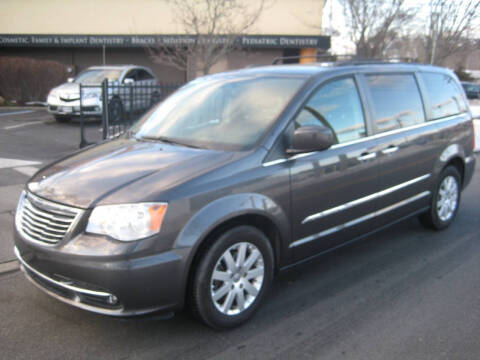 2016 Chrysler Town and Country Touring FWD photo