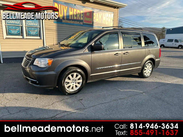 2016 Chrysler Town and Country Touring FWD photo