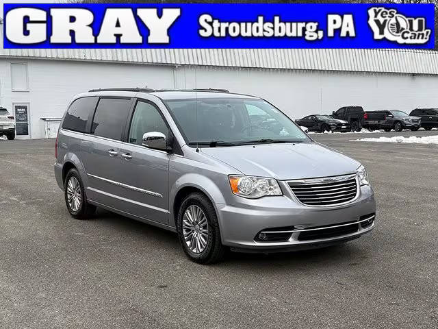 2016 Chrysler Town and Country Touring-L FWD photo